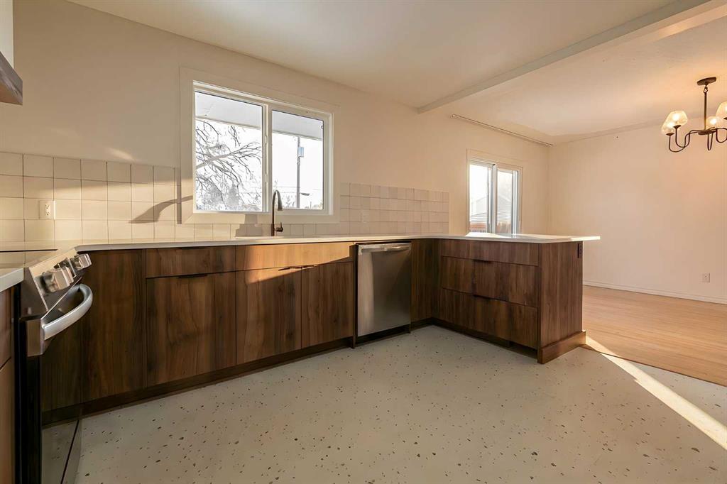 1020 Fern Crescent S