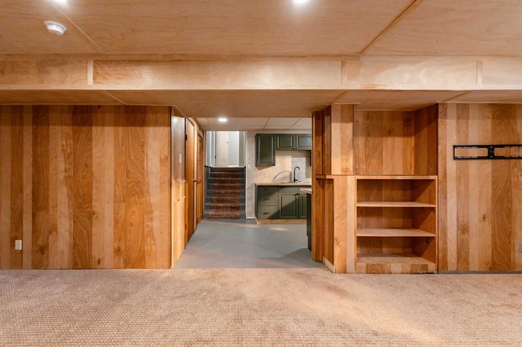 1020 Fern Crescent S