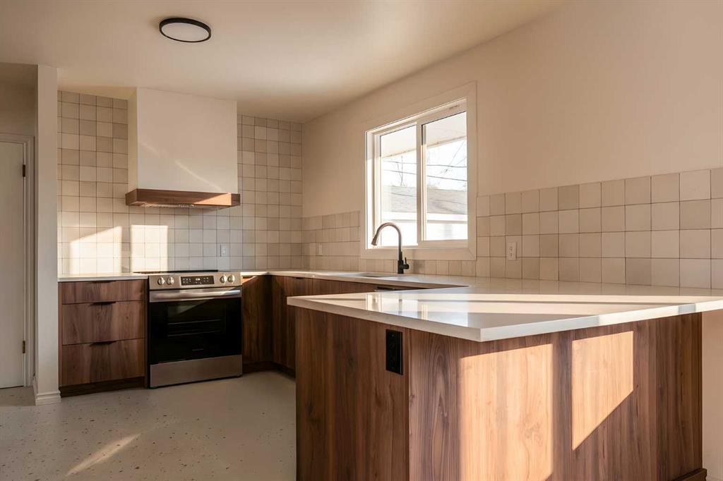 1020 Fern Crescent S