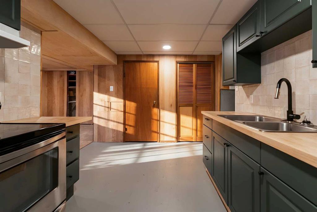 1020 Fern Crescent S