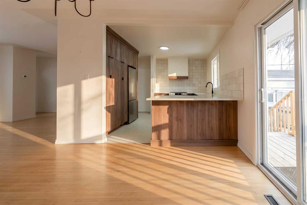 1020 Fern Crescent S