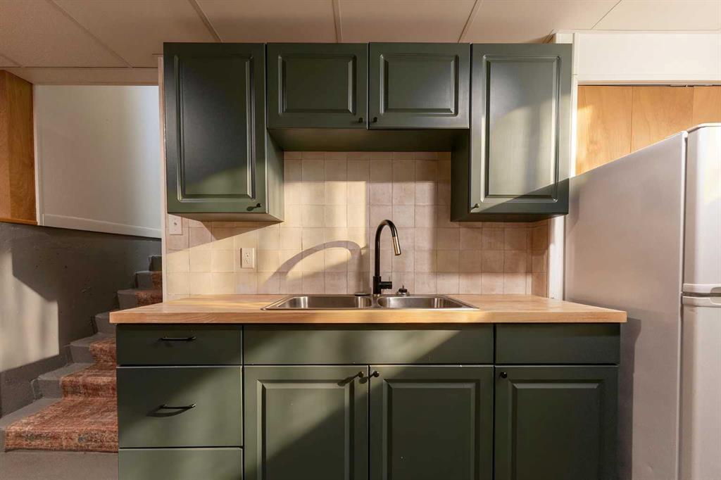 1020 Fern Crescent S