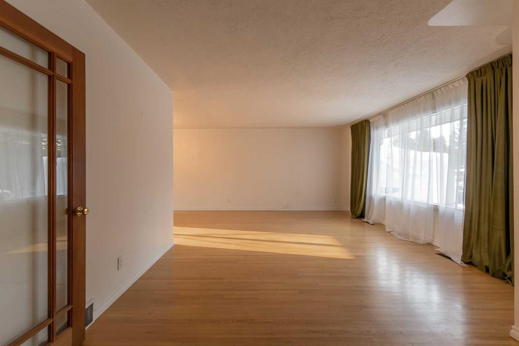 1020 Fern Crescent S