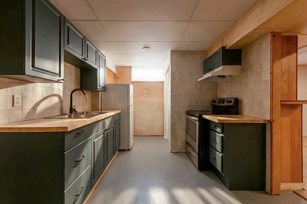 1020 Fern Crescent S