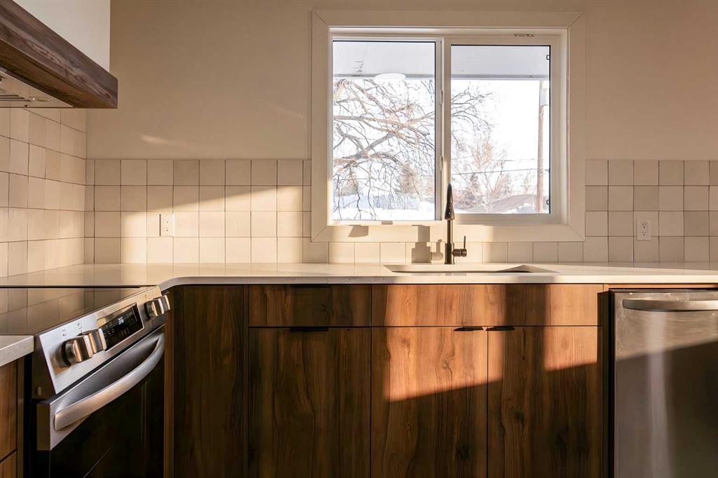 1020 Fern Crescent S