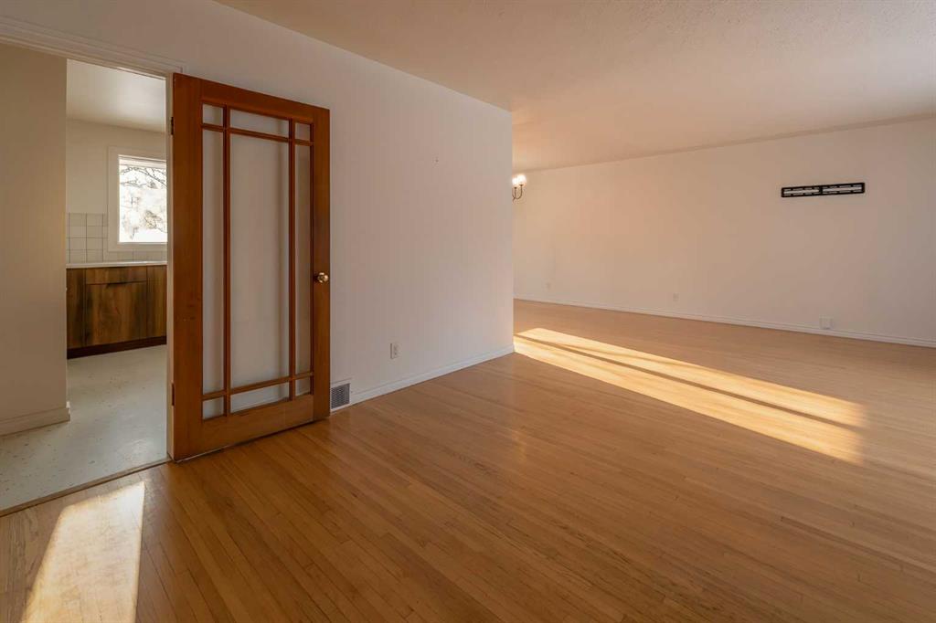 1020 Fern Crescent S