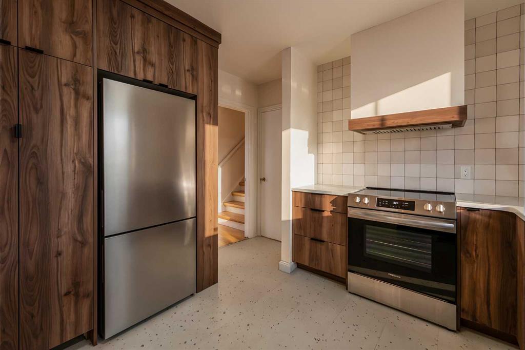 1020 Fern Crescent S