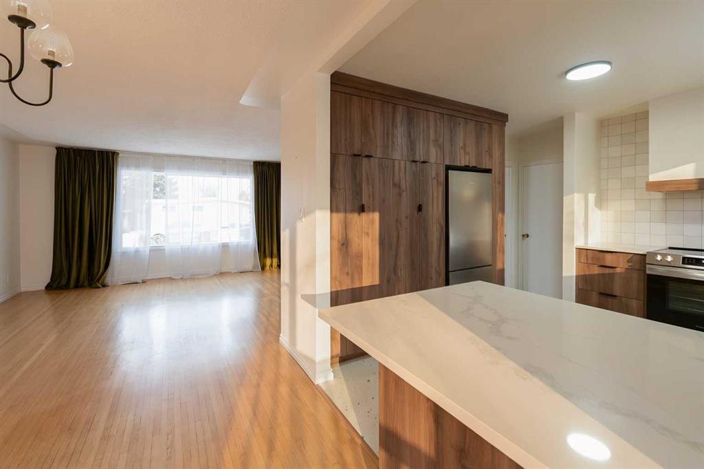 1020 Fern Crescent S