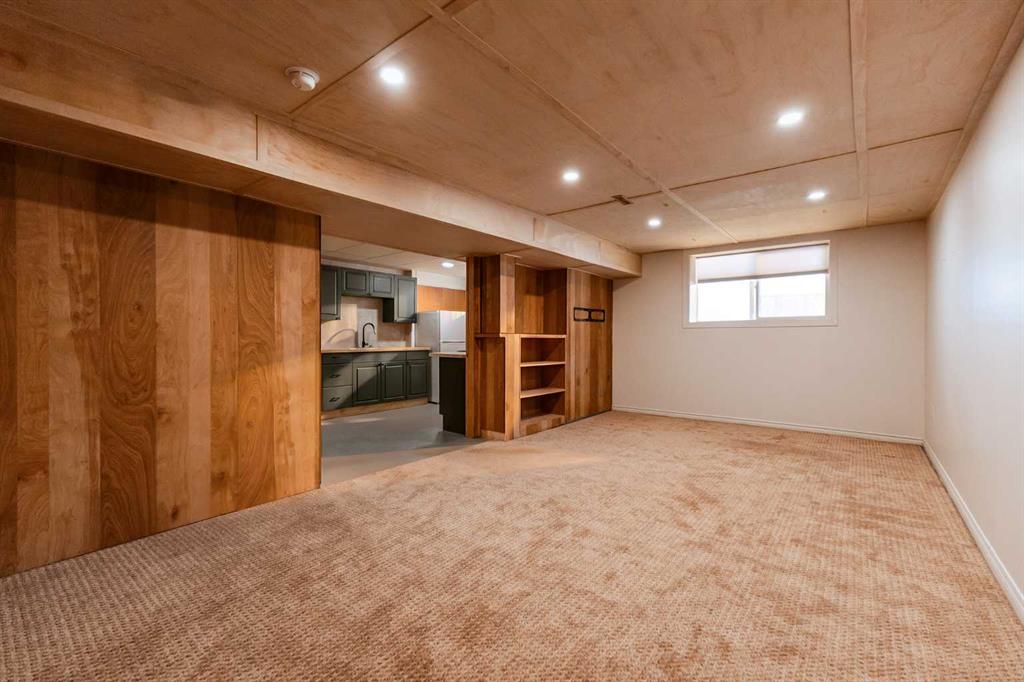 1020 Fern Crescent S