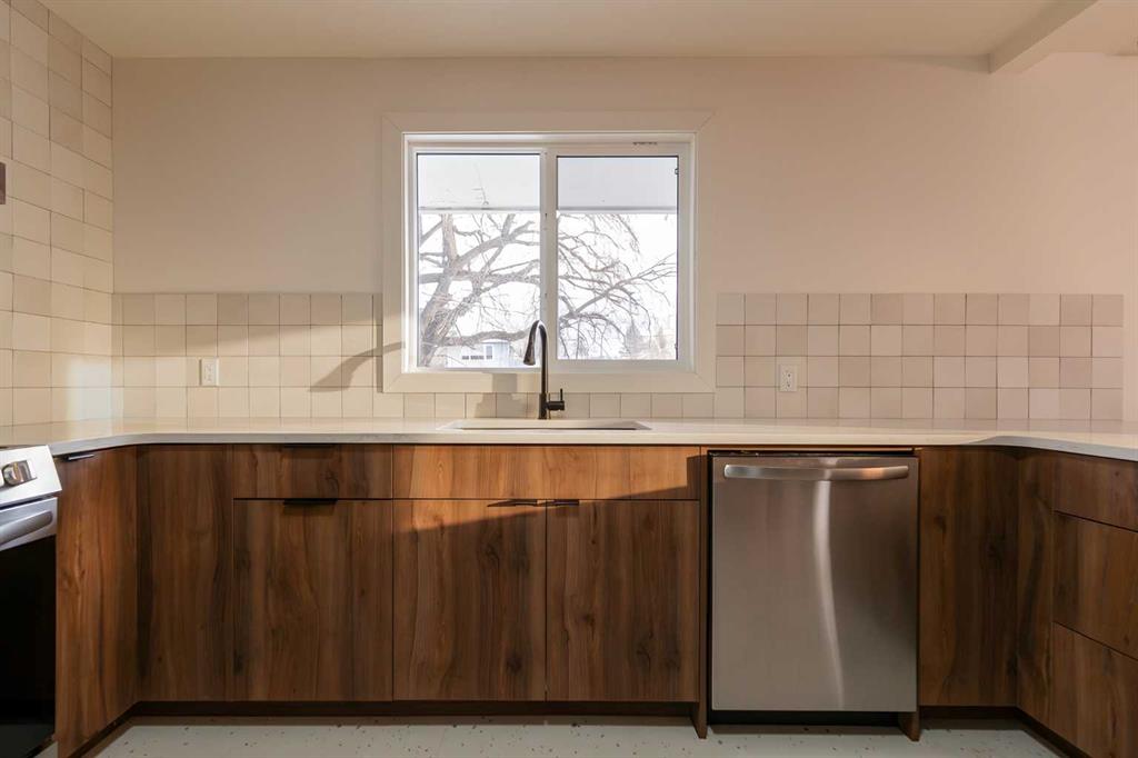 1020 Fern Crescent S