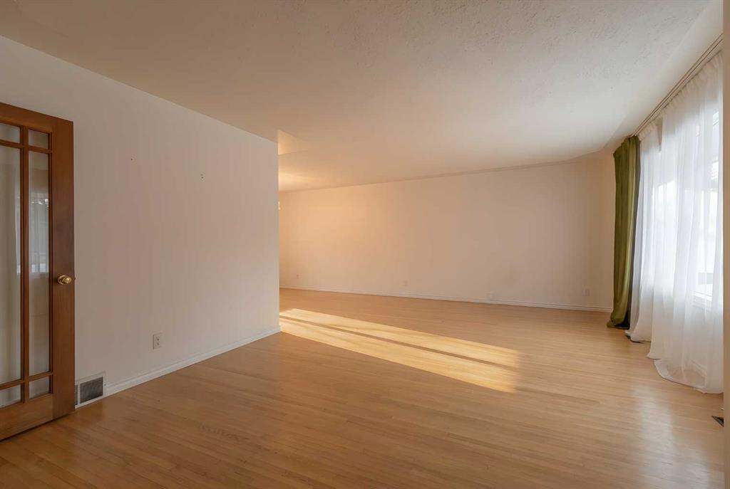 1020 Fern Crescent S