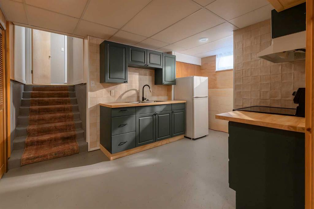 1020 Fern Crescent S