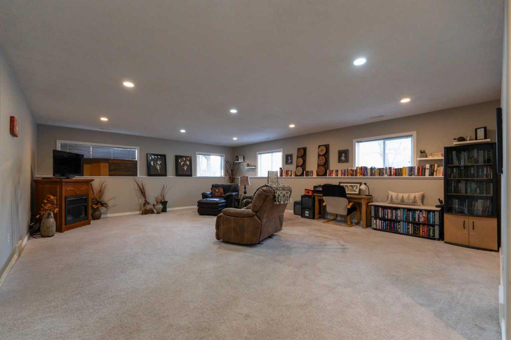 65 Heritage Circle W