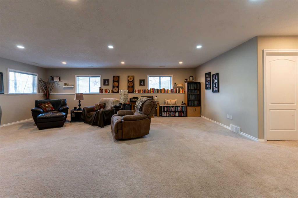 65 Heritage Circle W