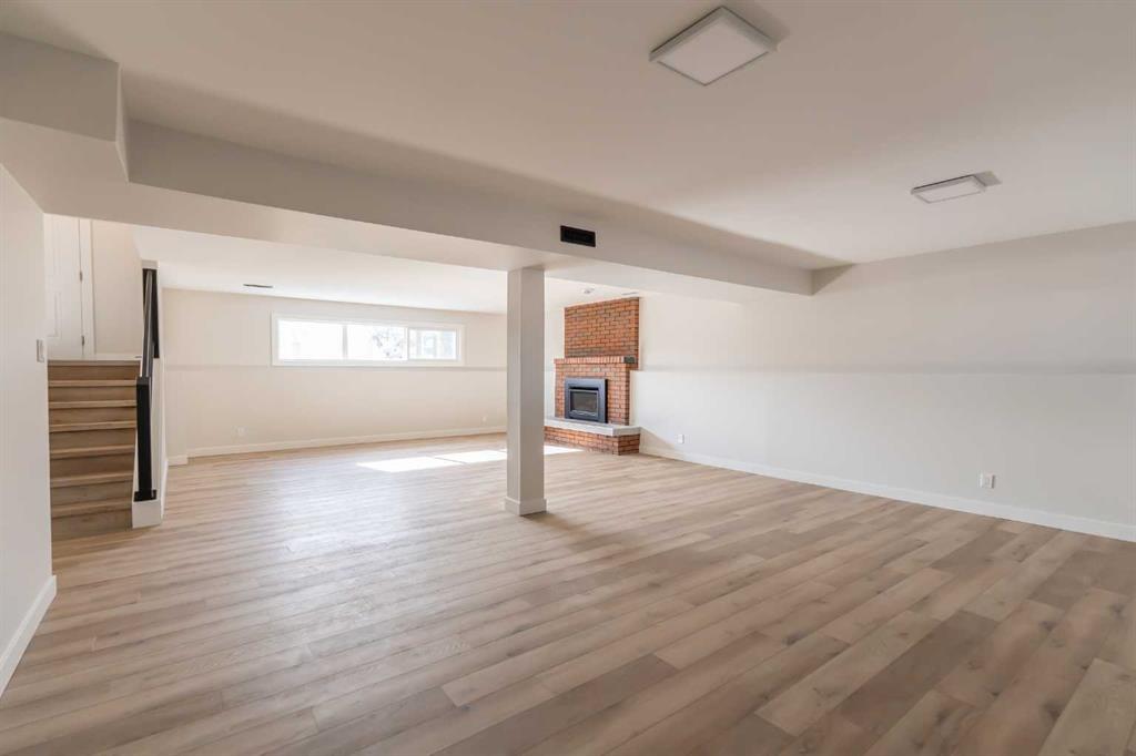 86 Carleton Place W