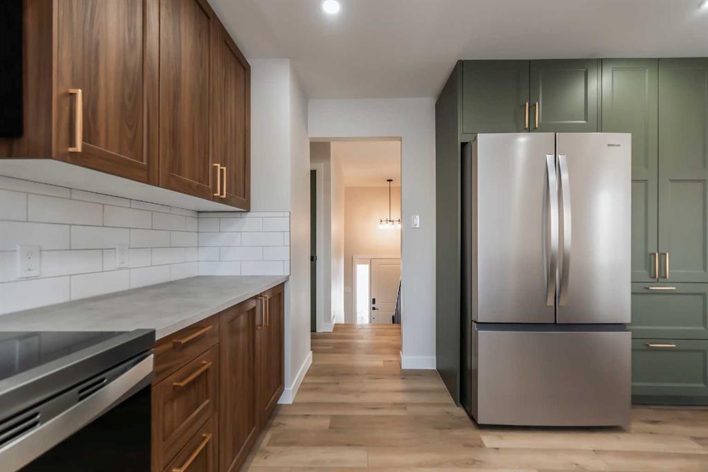 86 Carleton Place W