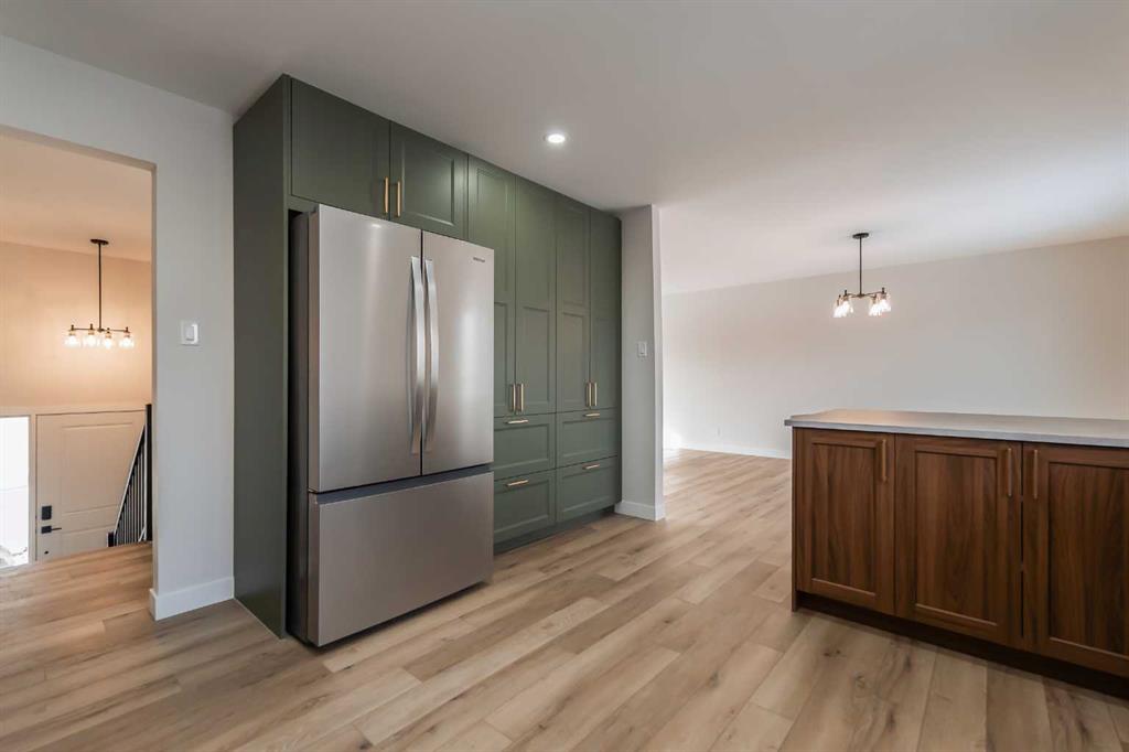 86 Carleton Place W