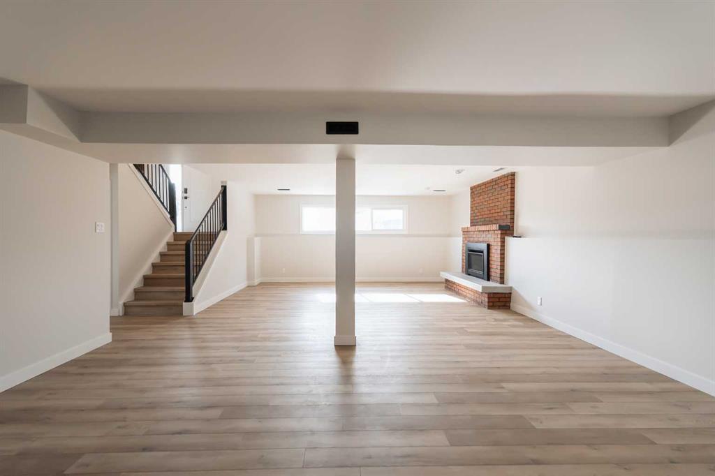 86 Carleton Place W