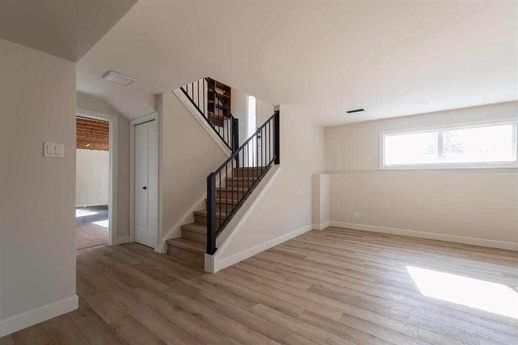86 Carleton Place W