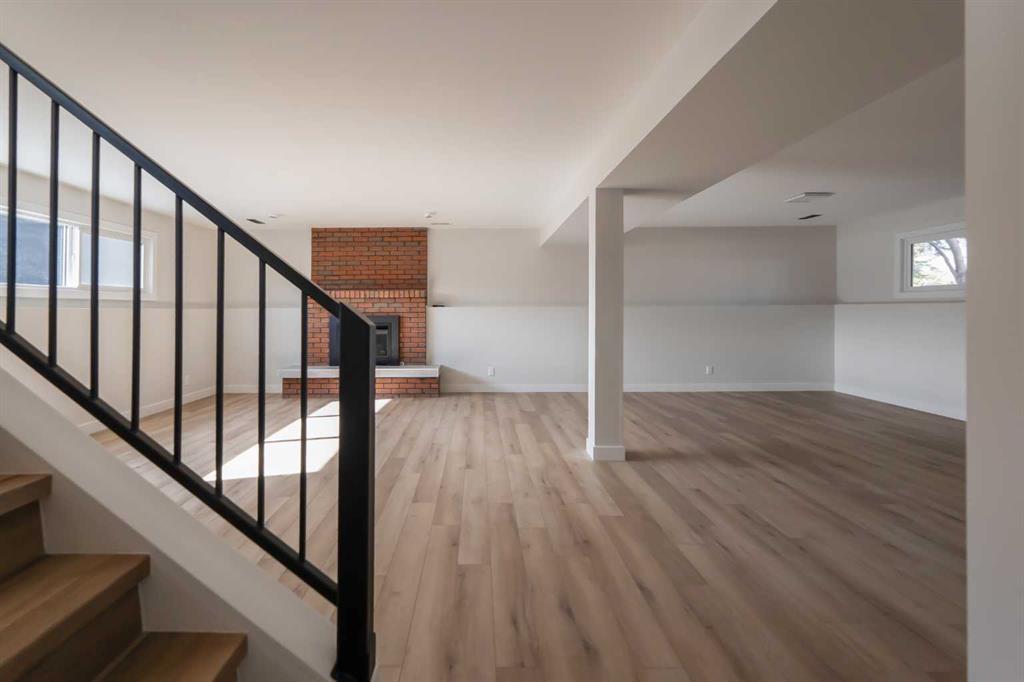 86 Carleton Place W