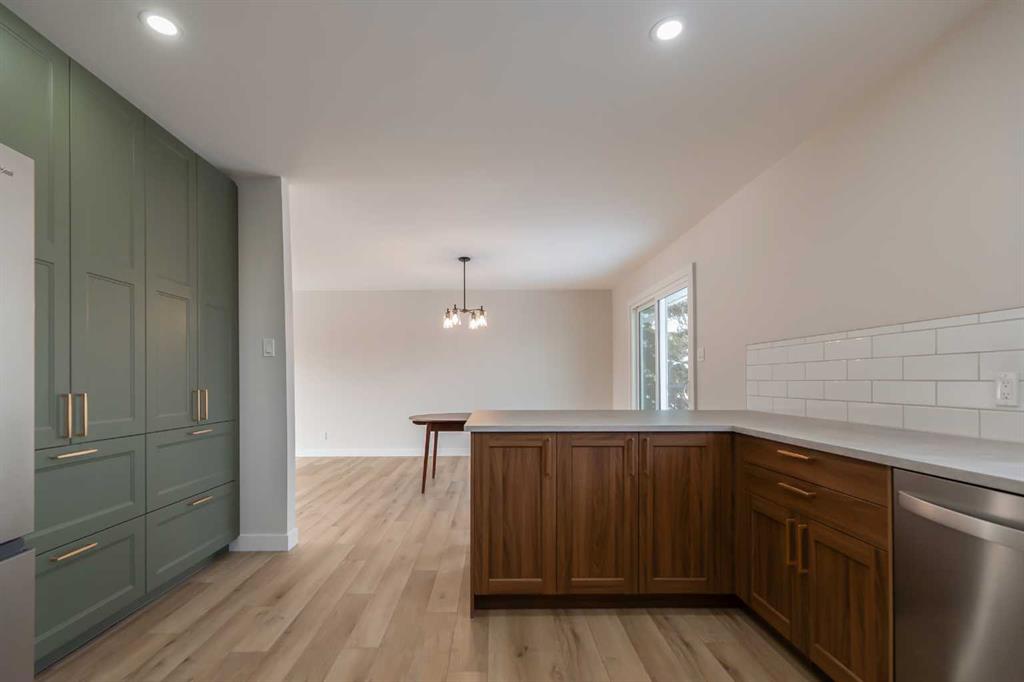 86 Carleton Place W