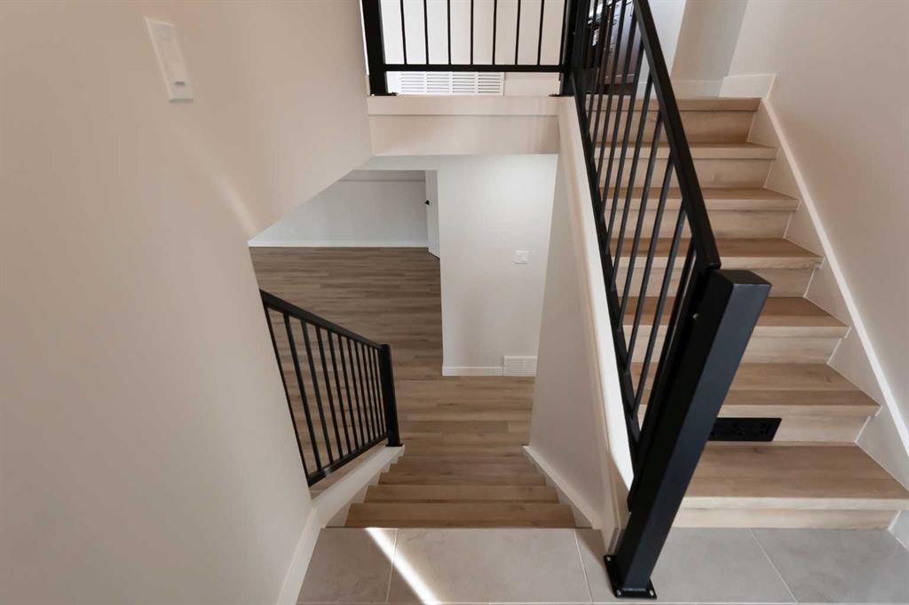 86 Carleton Place W