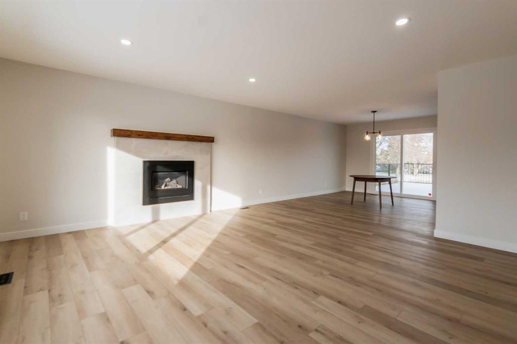 86 Carleton Place W