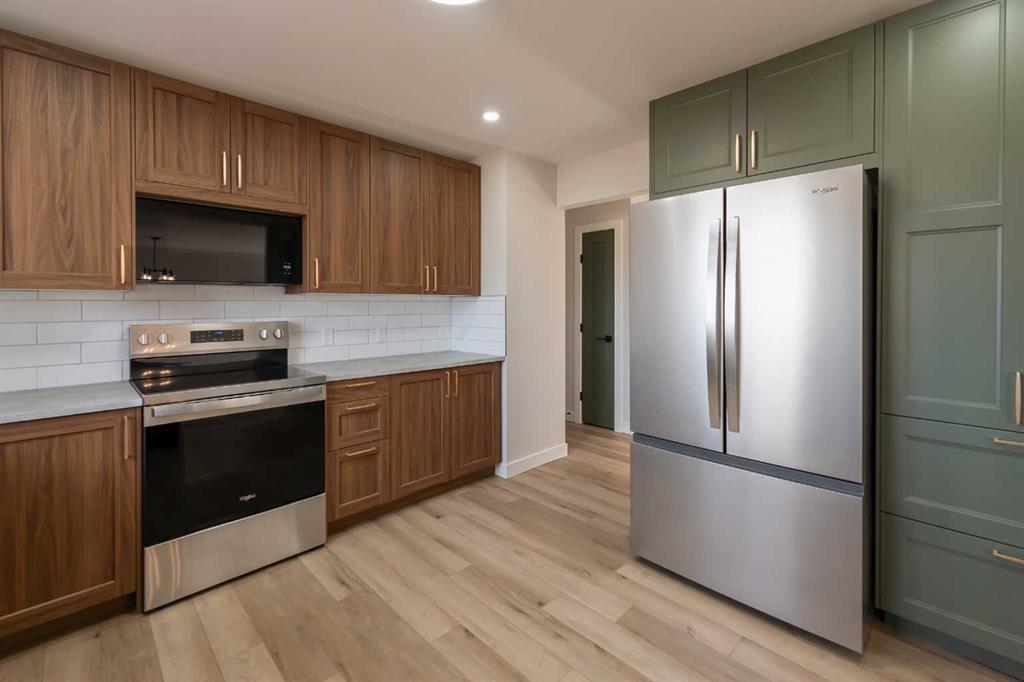 86 Carleton Place W