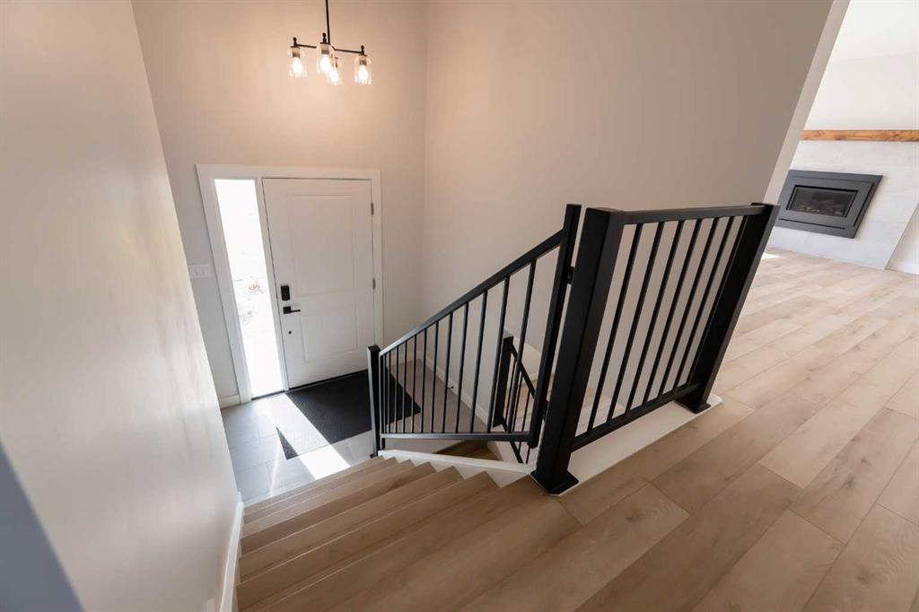 86 Carleton Place W