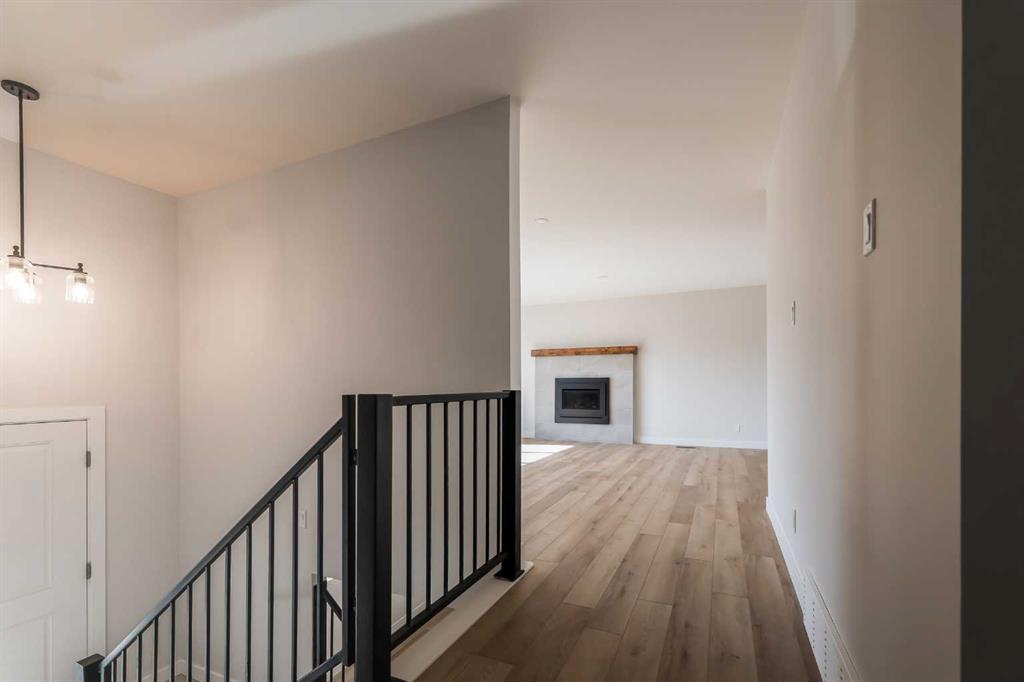 86 Carleton Place W