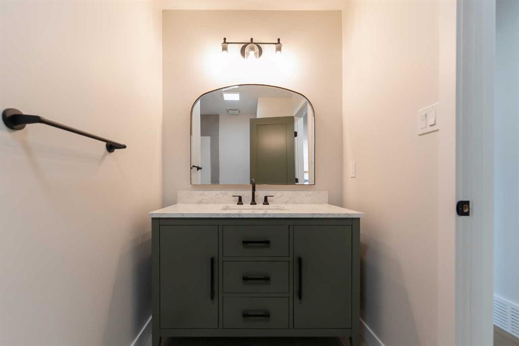 86 Carleton Place W