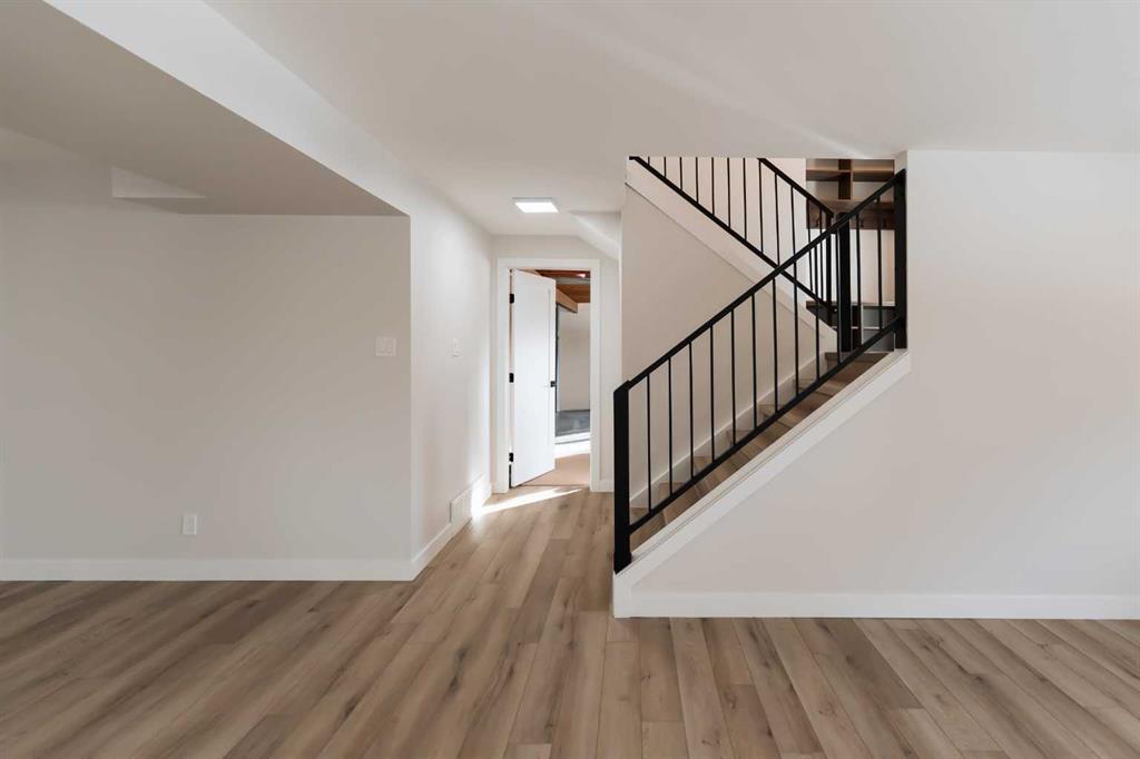 86 Carleton Place W