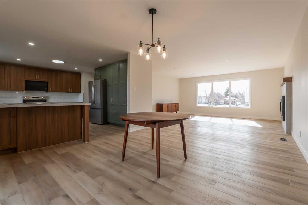 86 Carleton Place W