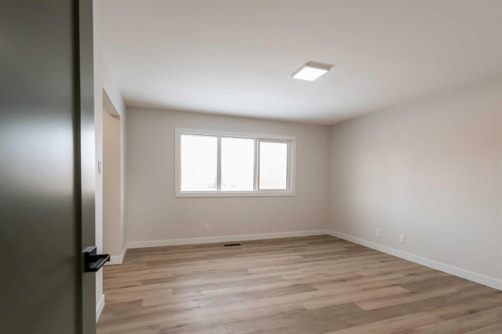 86 Carleton Place W