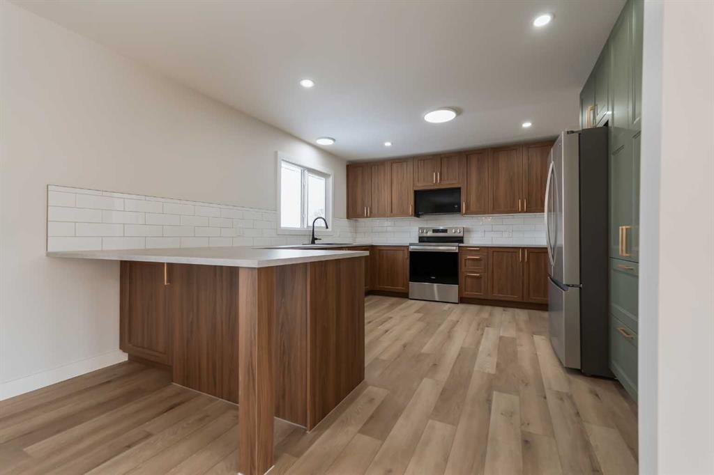 86 Carleton Place W
