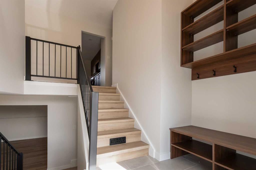 86 Carleton Place W