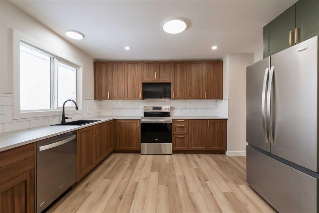 86 Carleton Place W