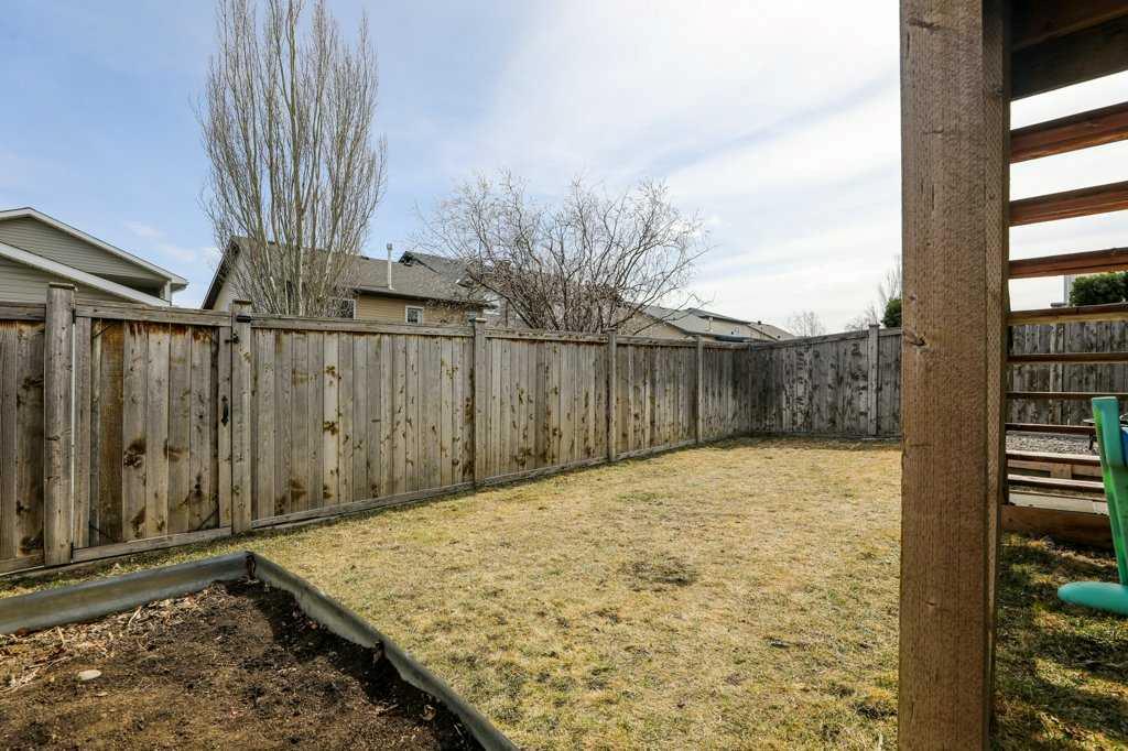 329 Grizzly Crescent N