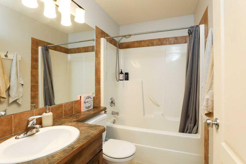 329 Grizzly Crescent N