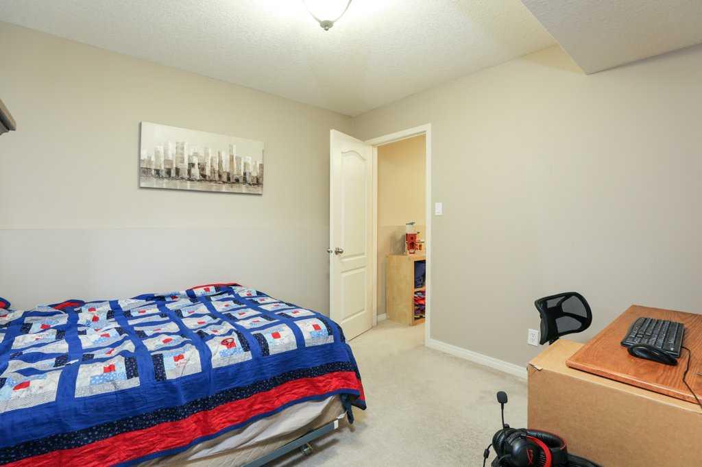 329 Grizzly Crescent N