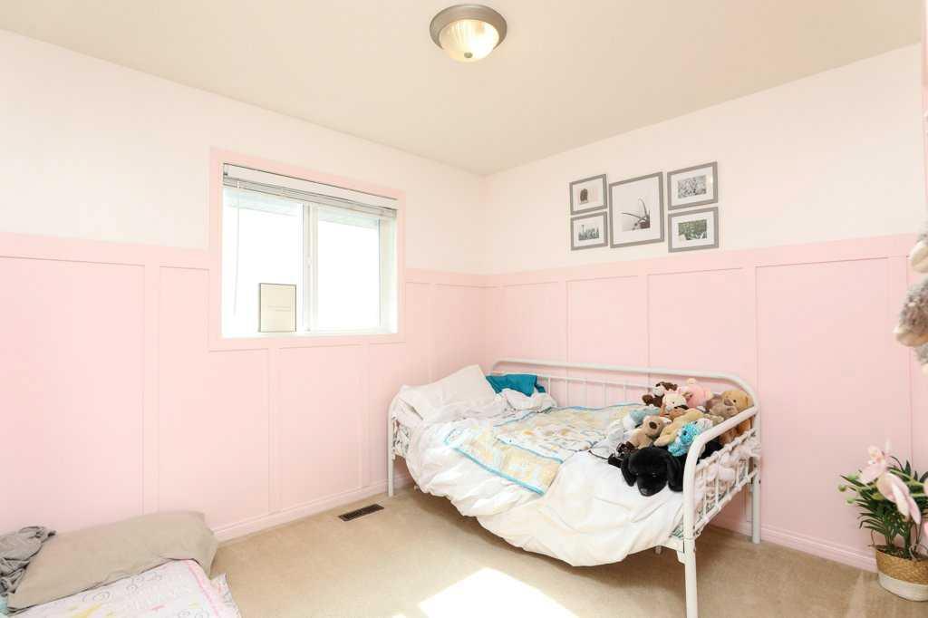 329 Grizzly Crescent N