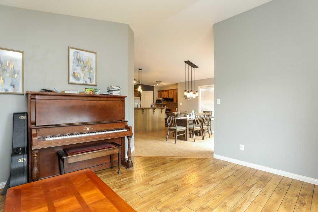 329 Grizzly Crescent N