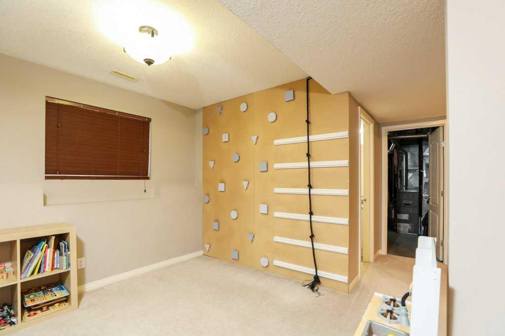 329 Grizzly Crescent N