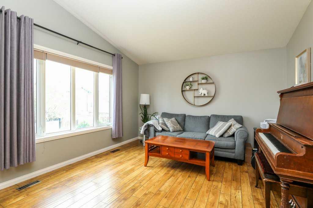 329 Grizzly Crescent N