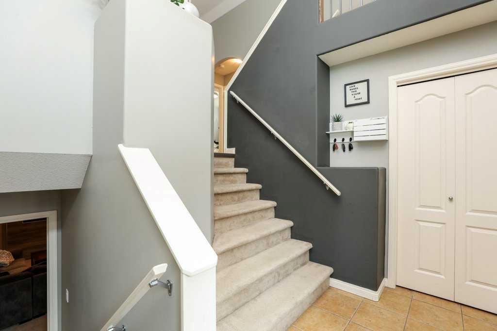 329 Grizzly Crescent N