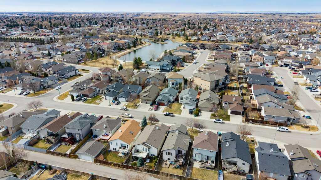 329 Grizzly Crescent N