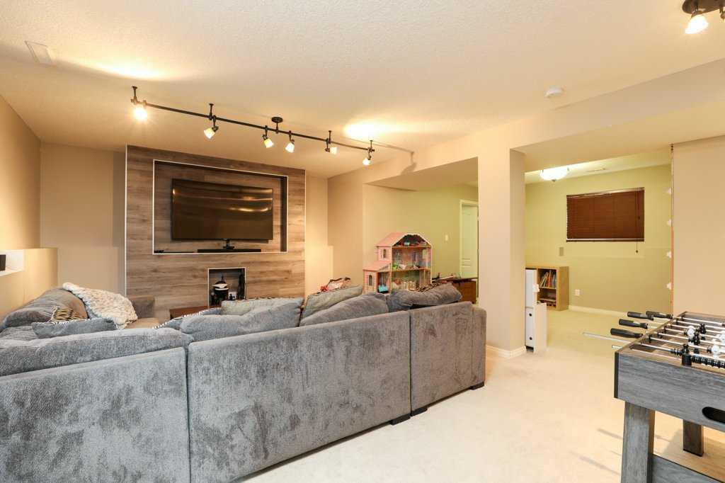 329 Grizzly Crescent N