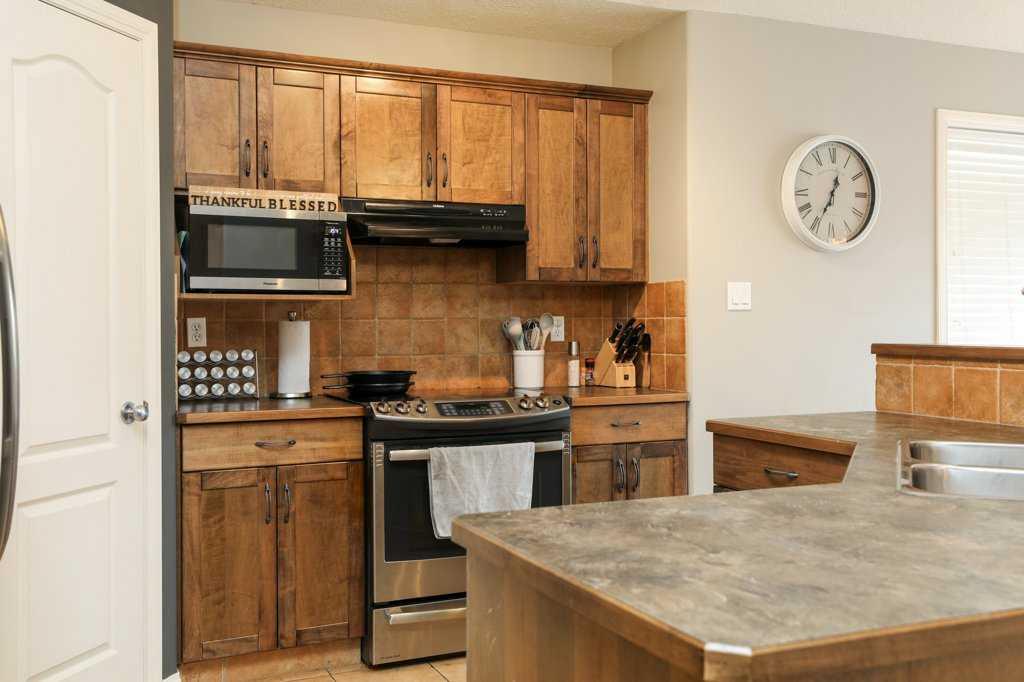 329 Grizzly Crescent N