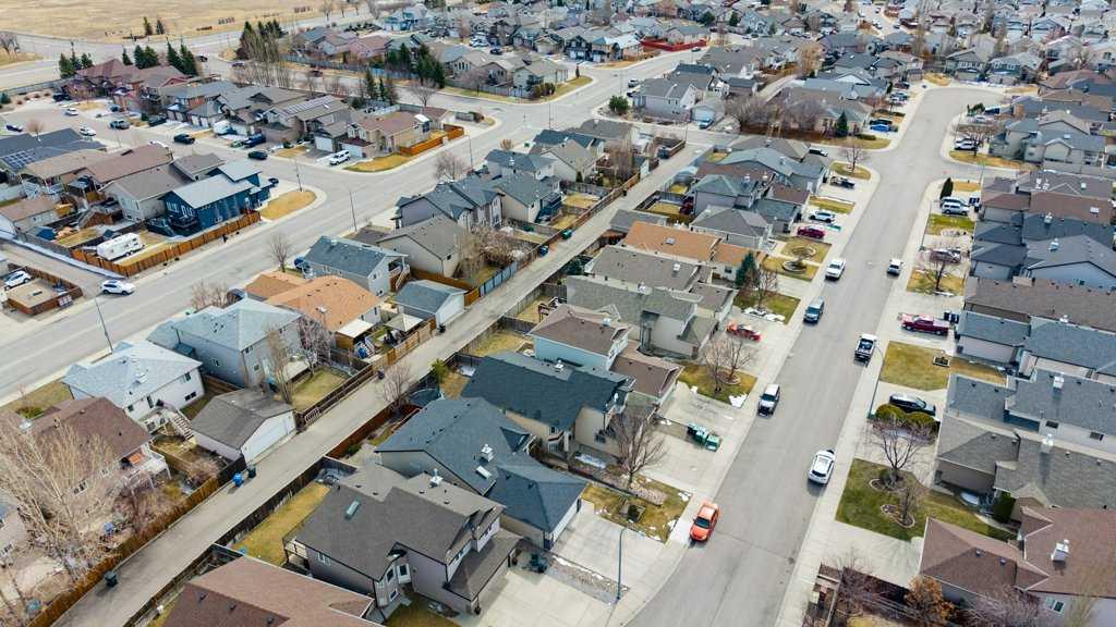 329 Grizzly Crescent N