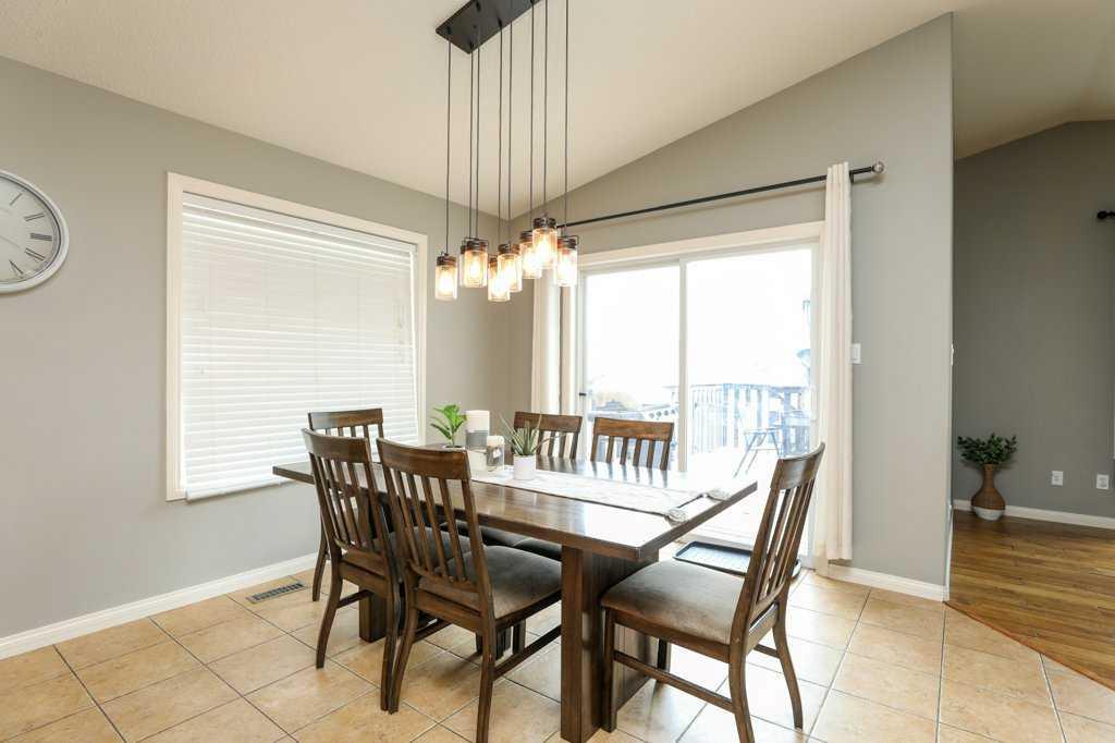 329 Grizzly Crescent N